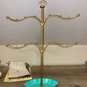 gold jewelry holder